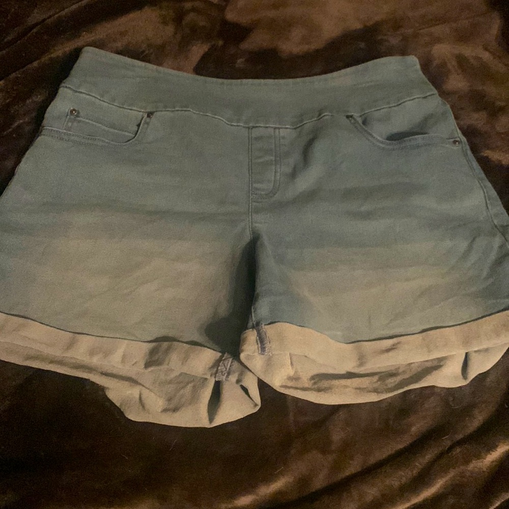 New jean shorts, stretchy waist, cuffed legs, size M